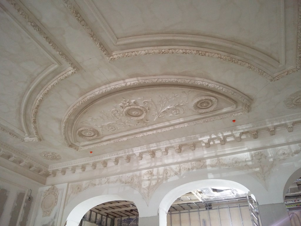 Rociadores en salón Detalle de rociadores en salón