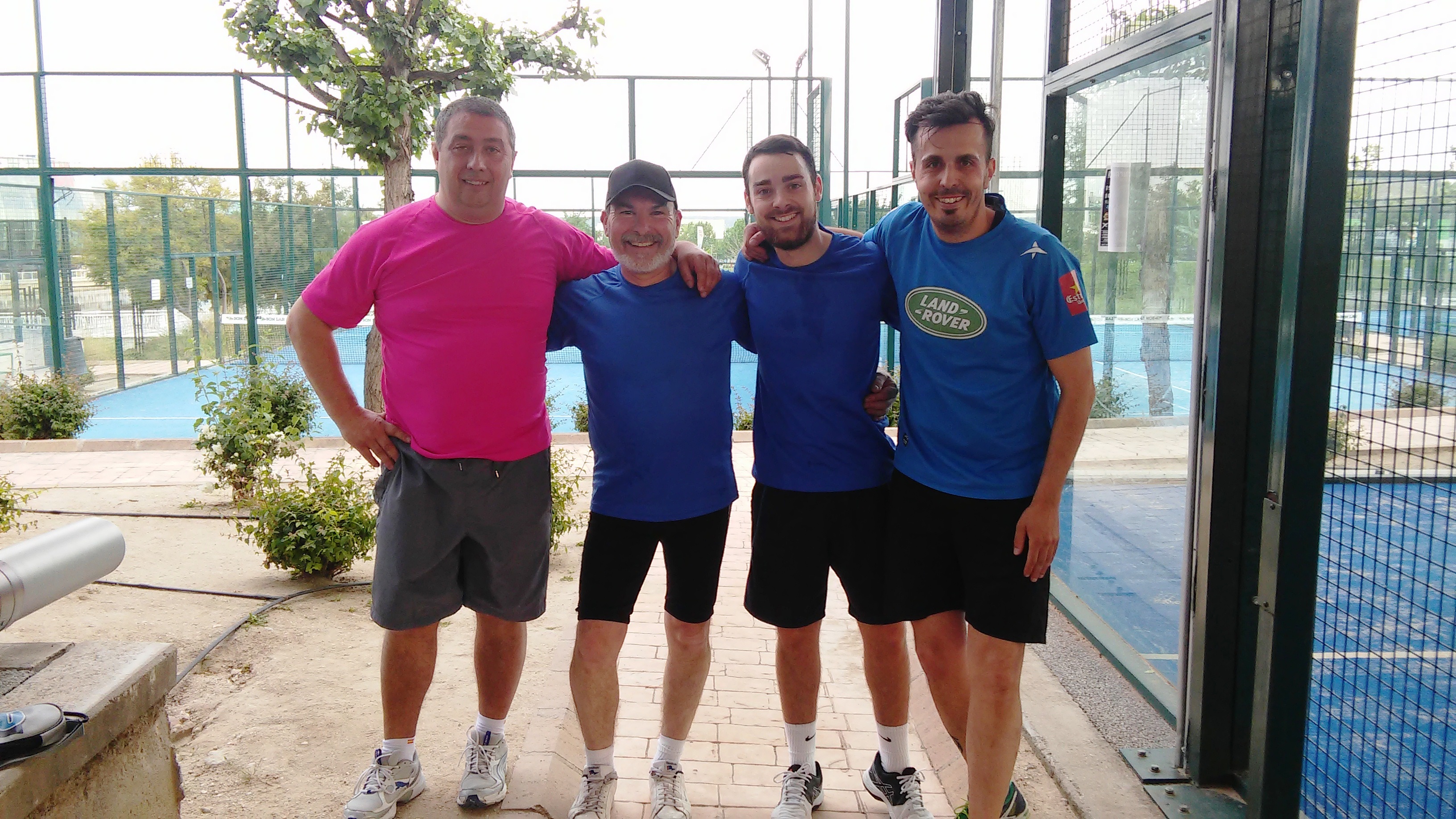 Las dos parejas de finalistas del I torneo de padel de SPV Sistemas